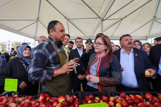  BAŞKAN FATMA ŞAHİN, 25 ARALIK MAHALLESİ SAKİNLERİYLE BAYRAMLAŞTI   