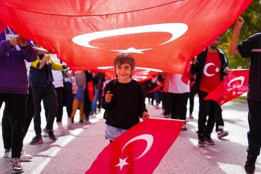 BAŞKAN YILMAZ’DAN ARAÇLA CUMHURİYET KORTEJİ’NE DAVET