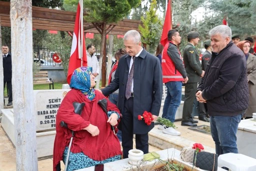 &Ccedil;ANAKKALE ŞEHİTLERİ ANILDI   