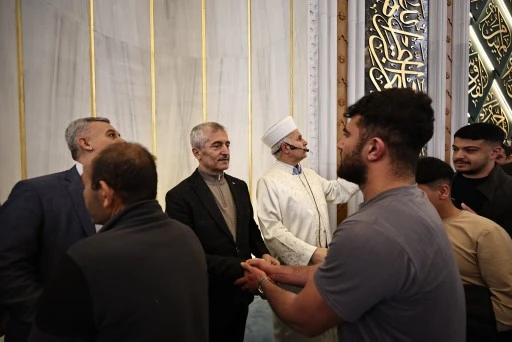 BAŞKAN TAHMAZOĞLU VATANDAŞLARLA BAYRAMLAŞTI   