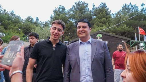 BAŞKAN YILMAZ’DAN GENÇLERE SÜRPRİZ ZİYARET