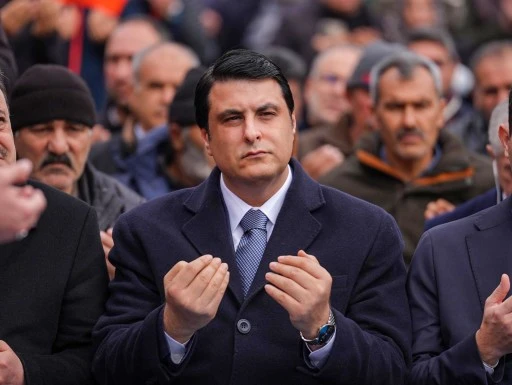 YILMAZ: &ldquo;DEPREMZEDE KARDEŞLERİMİZİN HER ZAMAN YANINDAYIZ&rdquo;