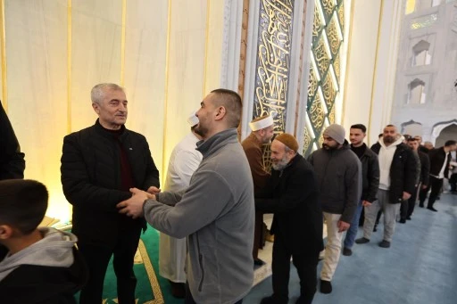 BAŞKAN TAHMAZOĞLU VATANDAŞLARLA BAYRAMLAŞTI