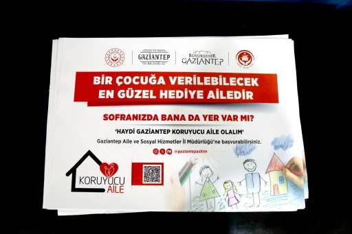 &ldquo;HAYDİ GAZİANTEP KORUYUCU AİLE OLALIM&rdquo; VE &ldquo;SOFRANDA BANA DA YER VAR MI?&rdquo; TEMALI YEMEK ALTLIKLARI TANITILDI