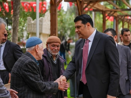 BAŞKAN YILMAZ’DAN ŞEHİT AİLELERİ VE ULU ÇINARLARA ZİYARET   