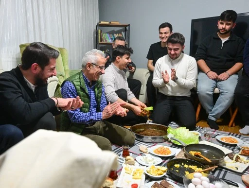 ÖĞRENCİLERLE SAHUR VAKTİ   