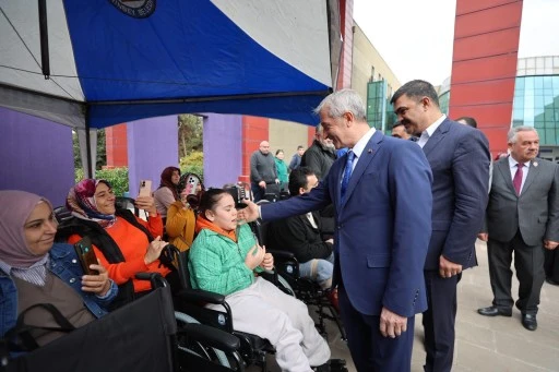 ŞAHİNBEY BELEDİYESİ’NDEN 4.581 ENGELLİ VATANDAŞA AKÜLÜ VE MANUEL TEKERLEKLİ SANDALYE