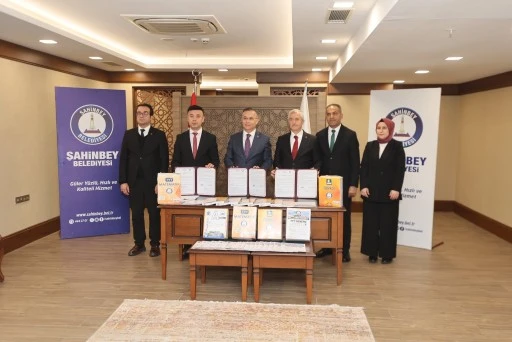 ŞAHİNBEY BELEDİYESİ’NDEN ÖĞRENCİLERE KAYNAK KİTAP DESTEĞİ