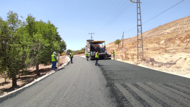 GAZİANTEP BÜYÜKŞEHİR BİR GÜNDE 3 BİN 549 TON ASFALT SERİMİ YAPTI