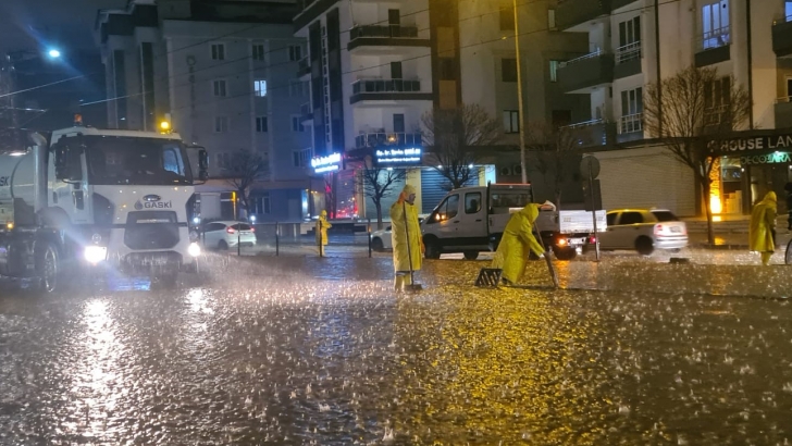 YAĞAN YAĞMURUN DÖRTTE BİRİ DÜN GECE YAĞDI!