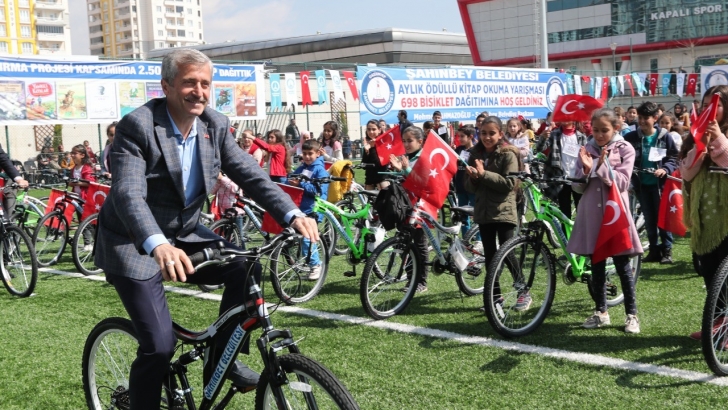 BAŞKAN TAHMAZOĞLU’NDAN ÖĞRENCİLERE MÜJDE