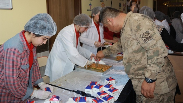 Mehmetçiğe Baklava Morali