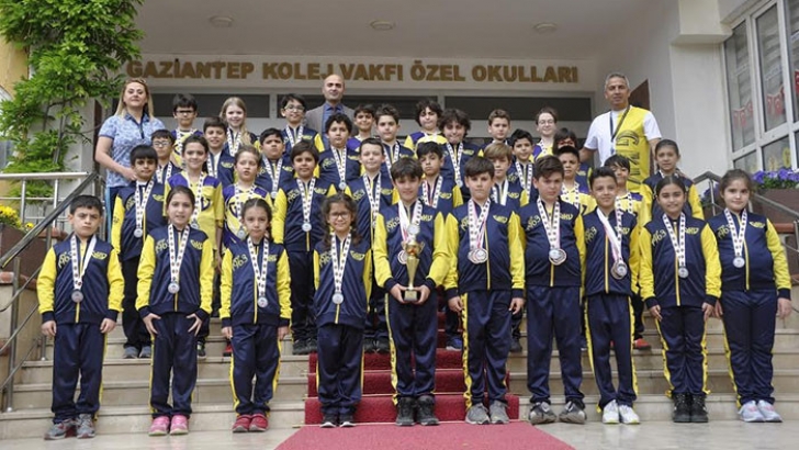 Gaziantep Kolej Vakfı yüzücülerine madalya yağdı