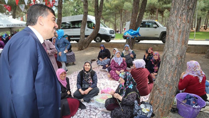 BAŞKAN FADILOĞLU, JÜRİ ÜYESİ OLDU, YAĞLI KÖFTELERE NOT VERDİ