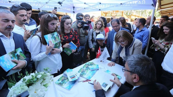 YAZARLAR, “GAZİANTEP KİTAP VE KÜLTÜR GÜNLERİ”NDEN MEMNUN KALDI