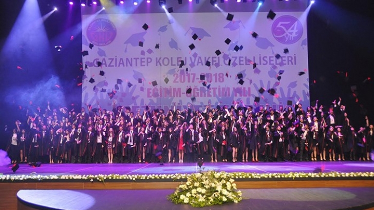 GKV Özel Liseleri 54.yıl mezunlarını kep töreniyle uğurladı