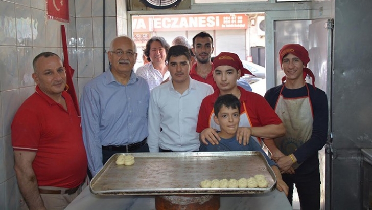 Erdoğan ve Aktoğ ‘Köy  Kahkesi’ pişirdiler