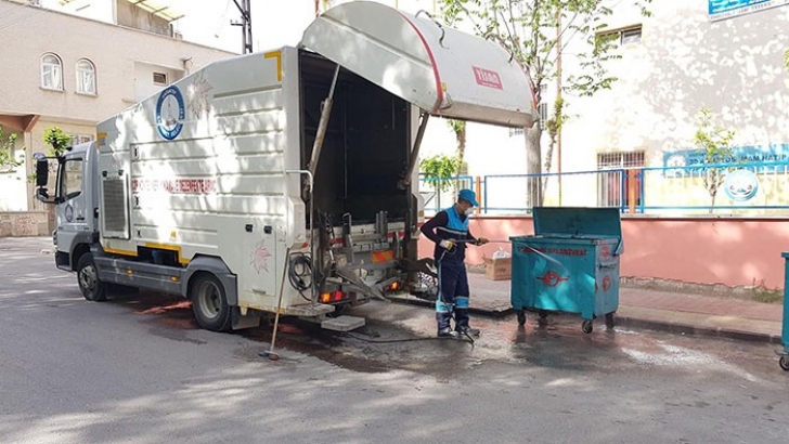 ŞAHİNBEY’DE ÇÖP KONTEYNIRLARI TEMİZLENİYOR