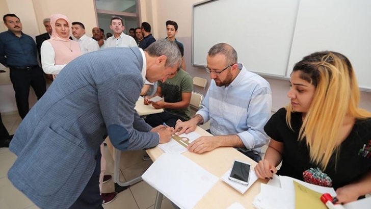 BAŞKAN TAHMAZOĞLU: “ÜLKEMİZİN GELECEĞİNİ OYLUYORUZ”