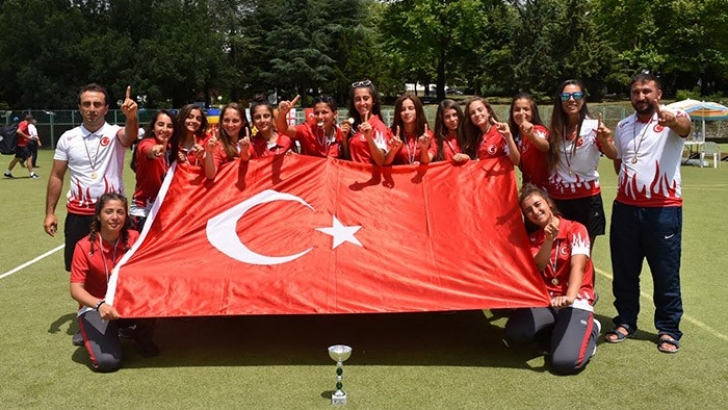 Türkiye’ye hokeyde çifte şampiyonluk gurur