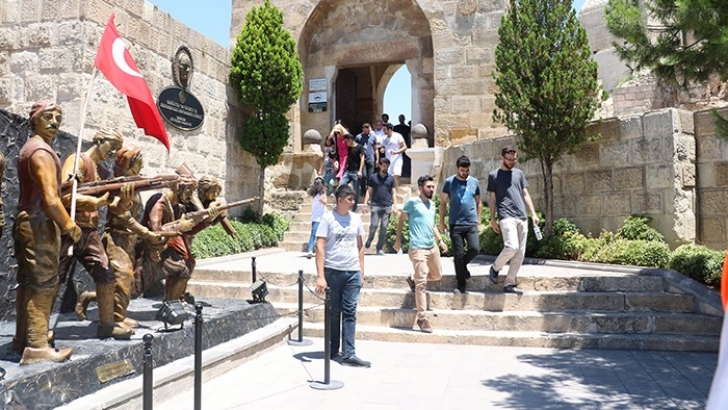 Tarihi Gaziantep Kalesi'ne yoğun ilgi 