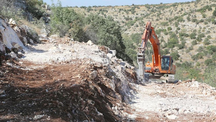 ŞEHİTKAMİL; DAĞ, TAŞ, TEPE, YAMAÇ DEMEDEN ARAZİ YOLLARINI AÇIYOR