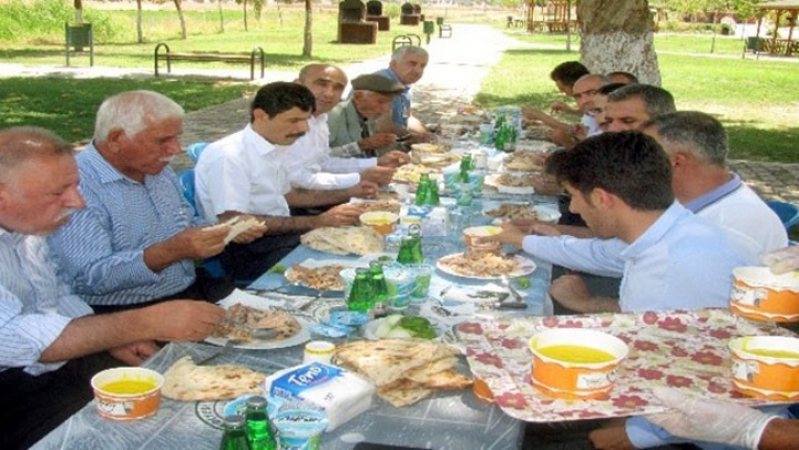 Özdemir’den Hacı Adaylarına Yemek