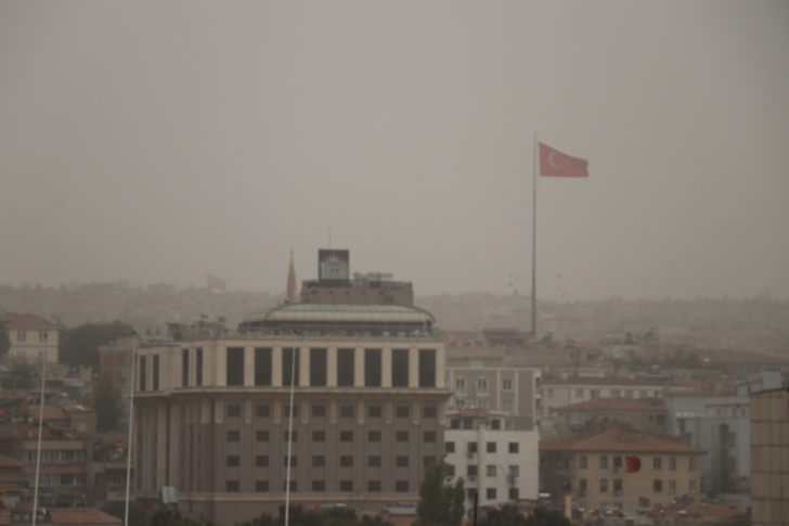 Gaziantep'te toz bulutu hayatı olumsuz etkiledi 