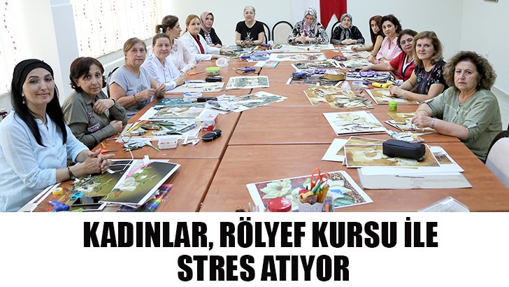 KADINLAR, RÖLYEF KURSU İLE STRES ATIYOR