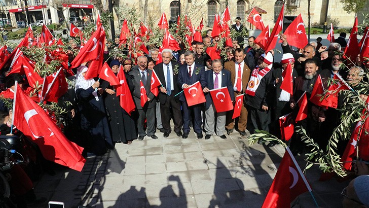 Şehit ailelerinden zeytin dalına destek