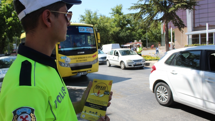 'Yaya Öncelikli Trafik' İçin Yayalar Ve Sürücüler Bilgilendirildi