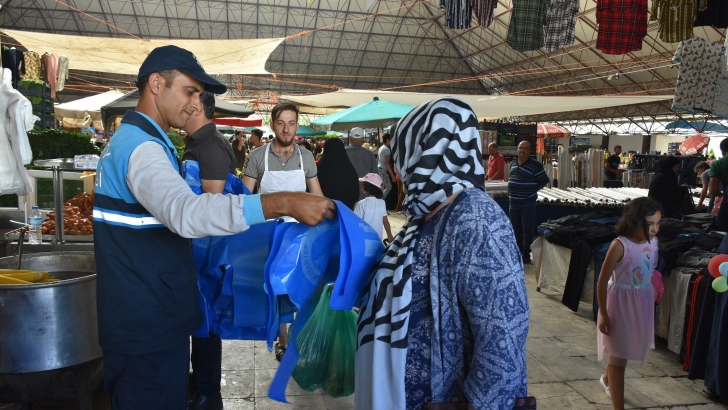 ŞAHİNBEY BELEDİYESİ VATANDAŞLARA KURBAN ATIK POŞETİ DAĞITTI