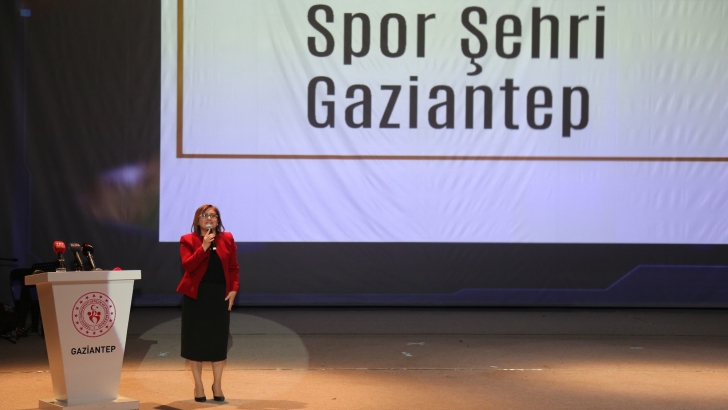 ŞAHİN: İHTİYAÇ OLAN YERLERE HAVUZ VE SPOR SALONLARI YAPACAĞIZ