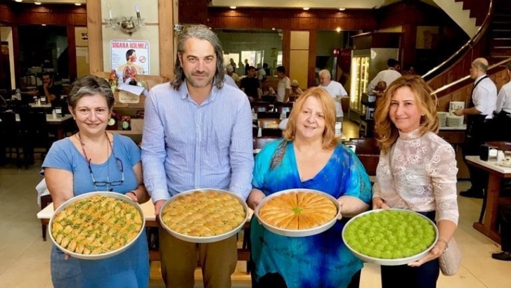 GERÇEK BAKLAVA GAZİANTEP’TE YAPILIYOR