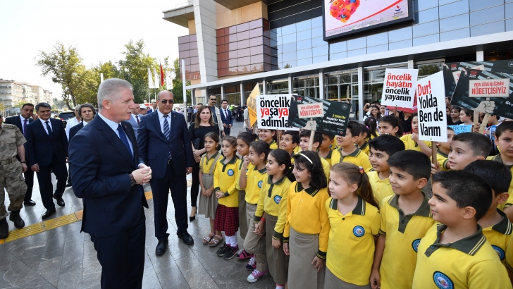 Gaziantep’te “Yaya Geçidi Nöbeti” Farkındalık Etkinliği Düzenlendi