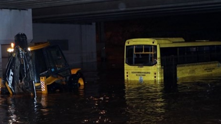 Gaziantep'te sağanak yağış su baskınlarına neden oldu