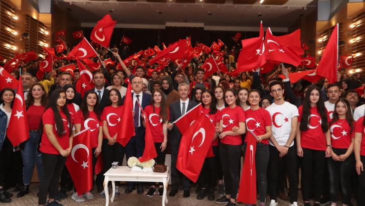 ÖĞRENCİLER  29 EKİM’İ ŞAHİNBEY’DE KUTLADI