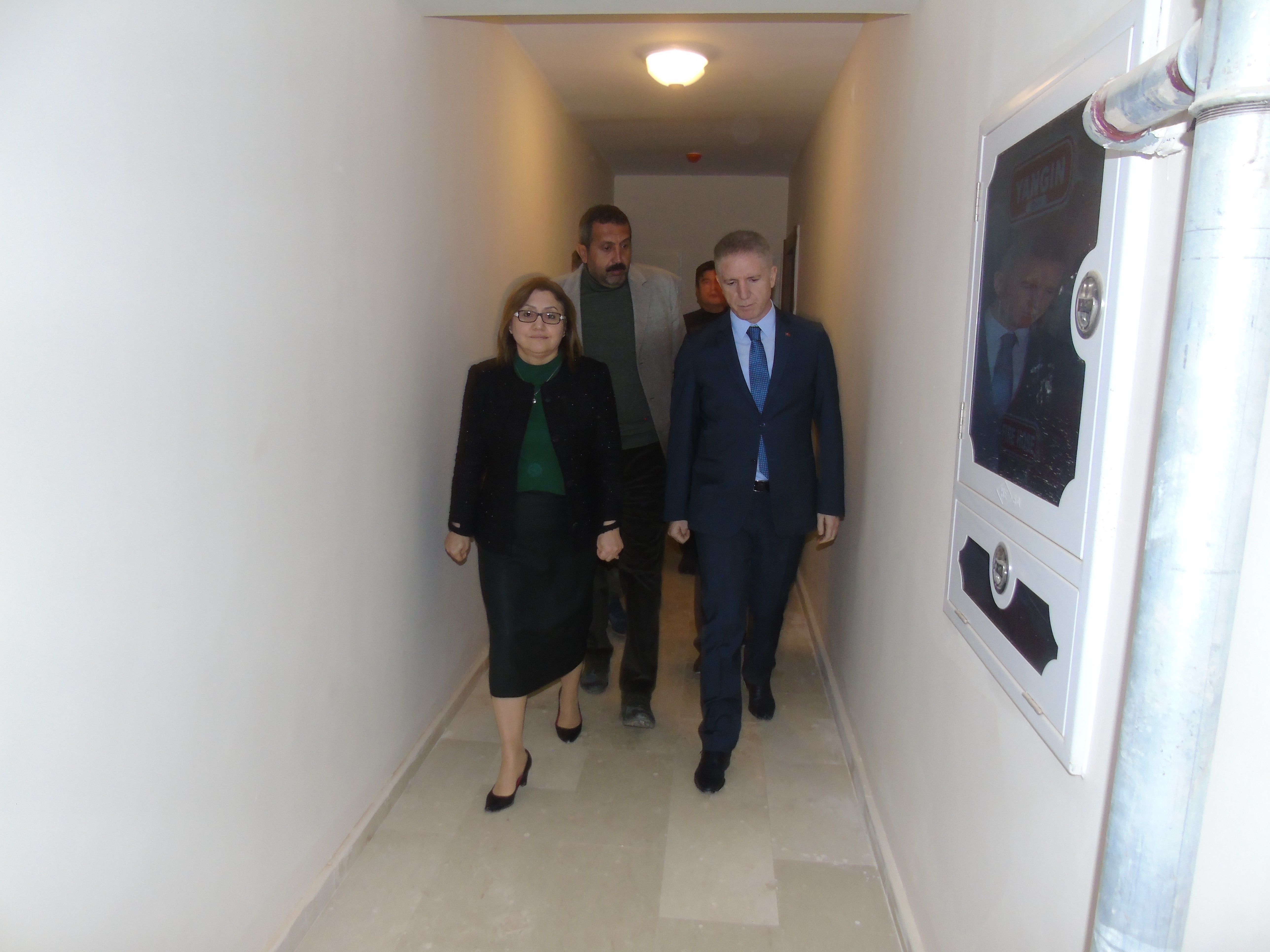Vali Gül ve Belediye Başkanı Fatma Şahin TOKİ Konutlarını Gezdi