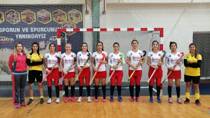 Kadın Hokeycilerimiz THF Türkiye Süper Lig Kupasına Göz Kırpıyor