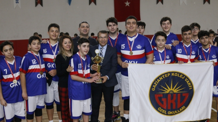 GKV’nin Efsane Basketbol Takımı Namağlup Unvanla Üçüncü Kez Şampiyon