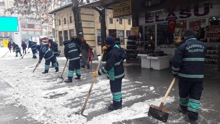 ŞAHİNBEY BELEDİYESİNDEN KARA ANINDA MÜDAHALE