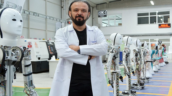 Yerli insansı robotlar görev bekliyor