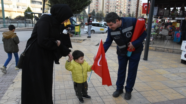 ŞAHİNBEY BELEDİYESİ HER YERİ BAYRAKLARLA DONATTI