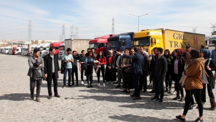 HUKUK FAKÜLTESİ ÖĞRENCİLERİ GÜMRÜK SAHASINDA