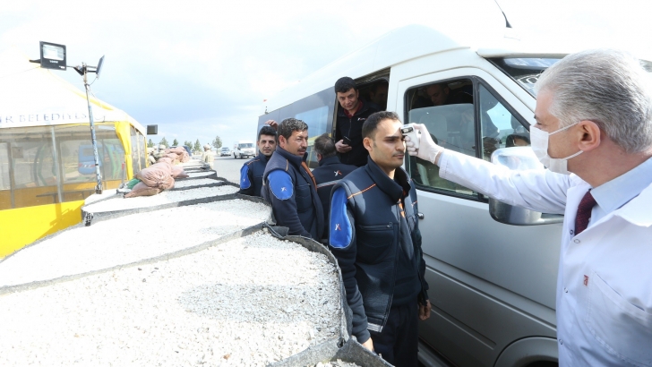 BÜYÜKŞEHİR, ŞEHRİN GİRİŞ VE ÇIKIŞLARINA SAĞLIK STANDI KURDU