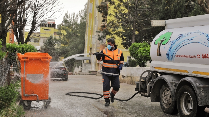 ŞEHİTKAMİL’DEKİ HİJYEN SEFERBERLİĞİ SÜRÜYOR