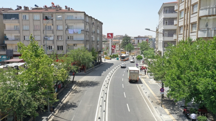 İNÖNÜ CADDESİ YENİ GÖRÜNÜMÜNE KAVUŞTU