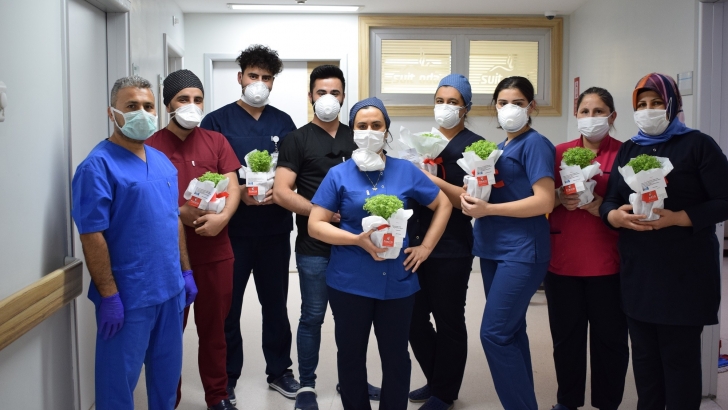 Anka Hastanesi çalışanlarına çiçek morali