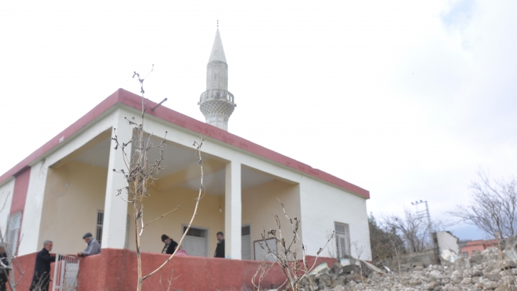 Lojmansız camiye imam bulunamıyor