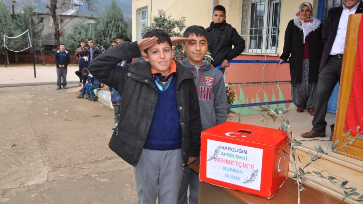 523 öğrenci okul harçlıklarını Afrin'e gönderdi